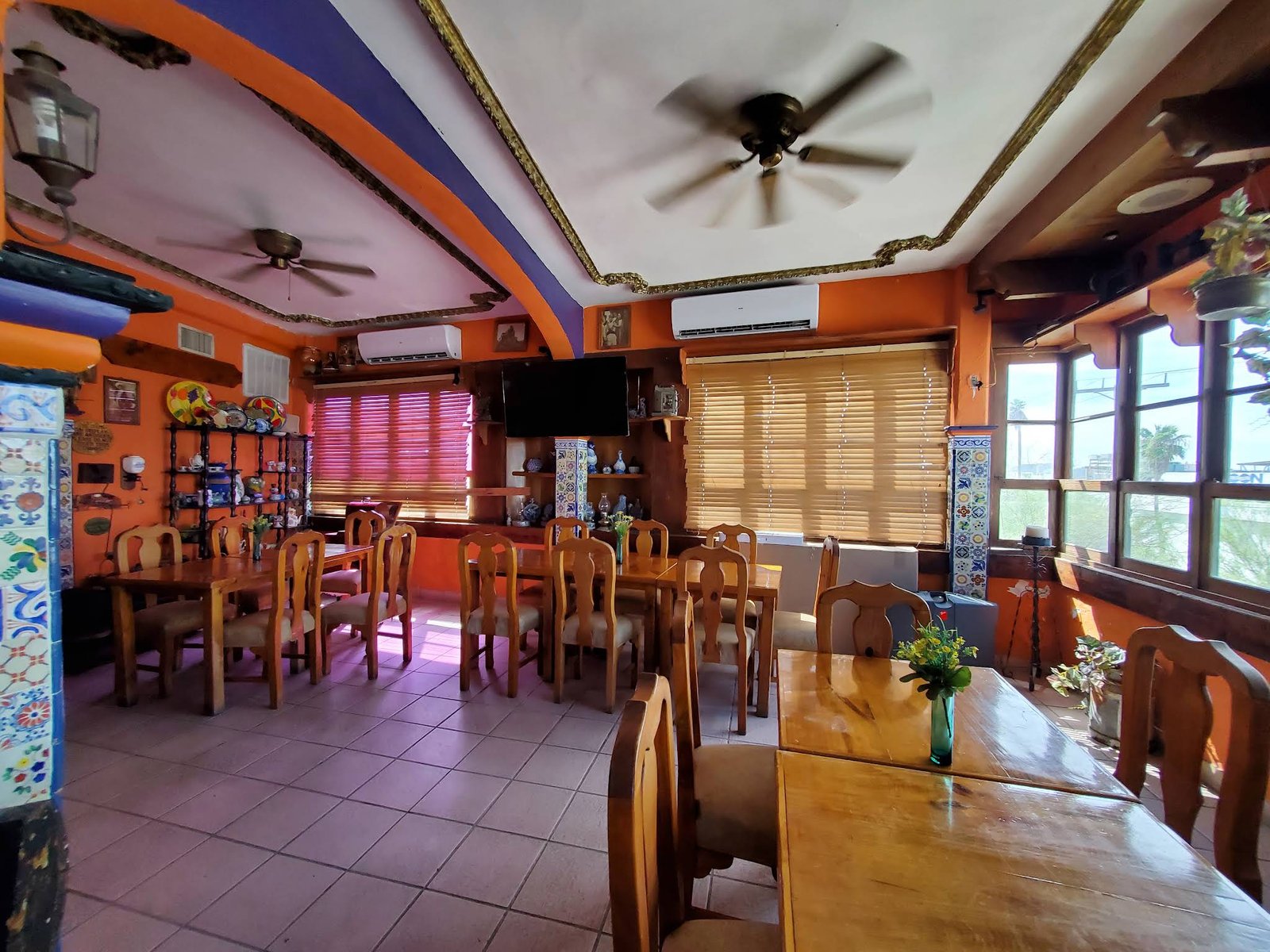 Friendly Dolphin restaurant in Puerto Peñasco